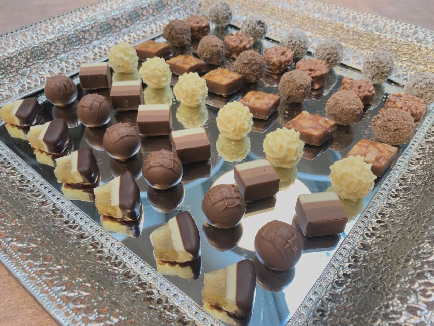 Lucerne CH Tour: Cheese, Chocolate, Chapel Bridge & Chateau - Old Town details and useful local advice