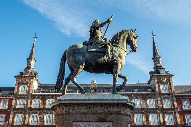 Madrid Bike Tour with Churros and Wine, Ham, and Cheese Upgrade - Guides, group size, and the pace of the ride