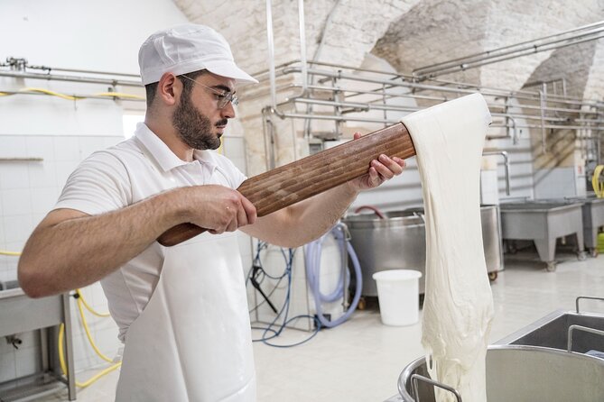 Masseria Seppunisi Tour - Mozzarella and Burrata experience - The tasting is more than a sample