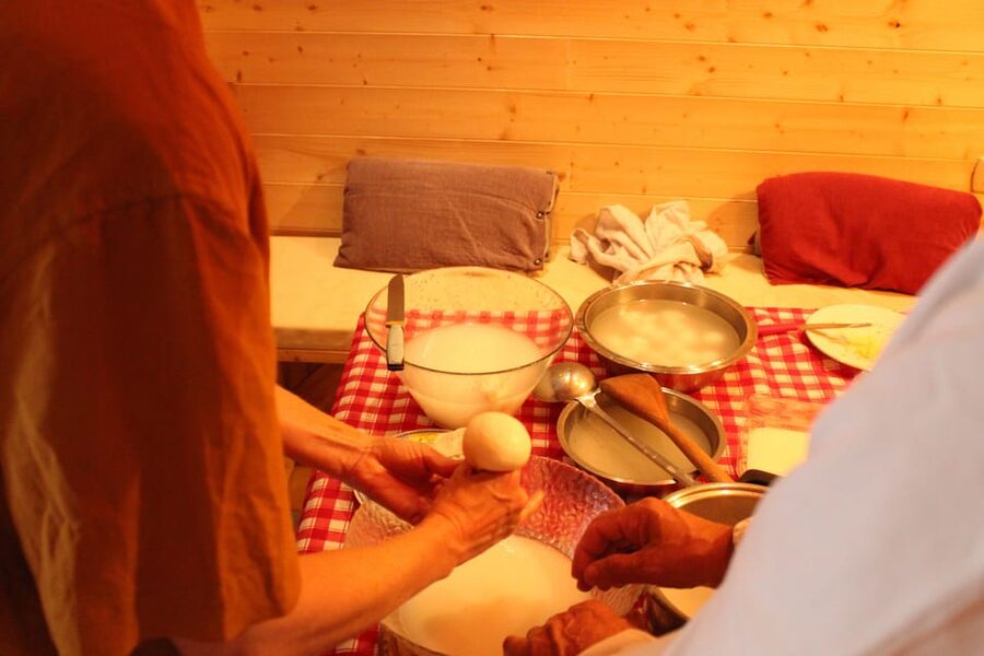 Matera: Mozzarella and Cheese tasting with a Cheesemaker - Taking home Provolone or Scamorza