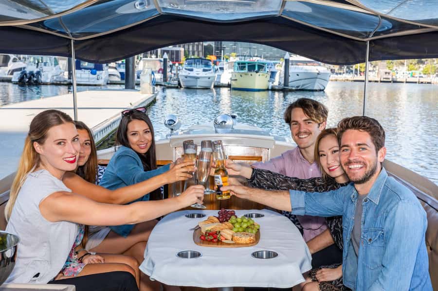 Melbourne: Private Yarra River Cruise w/ Cheese & Wine - The first city views from the Yarra