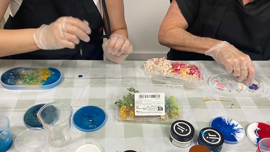 Melbourne: Resin Art Classes - Cheeseboard & Coasters - Meeting at Art Masterclass Melbourne