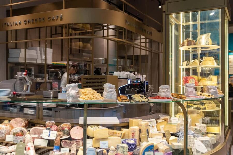 Milan: Cheese tasting experience at Gòodurie Soresina - A cheese tasting in modern Milan