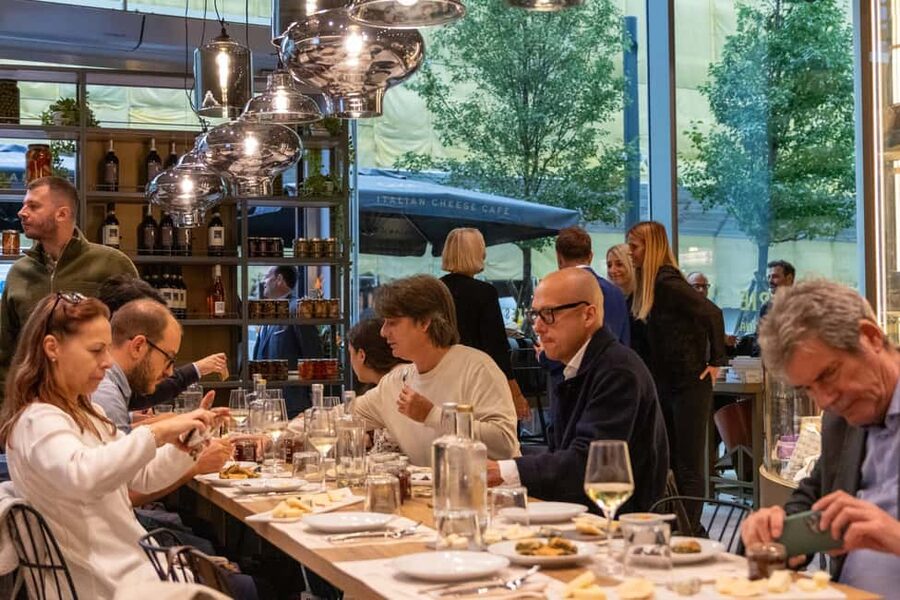 Milan: Cheese tasting experience at Gòodurie Soresina - Why the wine pairings matter