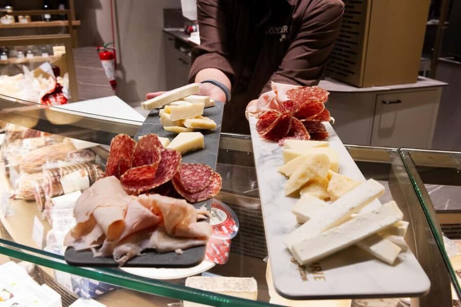 Milan: Cheese tasting experience at Gòodurie Soresina - Booking details worth knowing