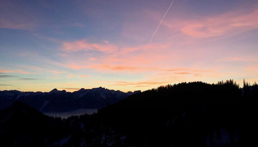 Montreux: Snowshoe Trek with Fondue and Wine - Meeting at Montreux Station and riding uphill