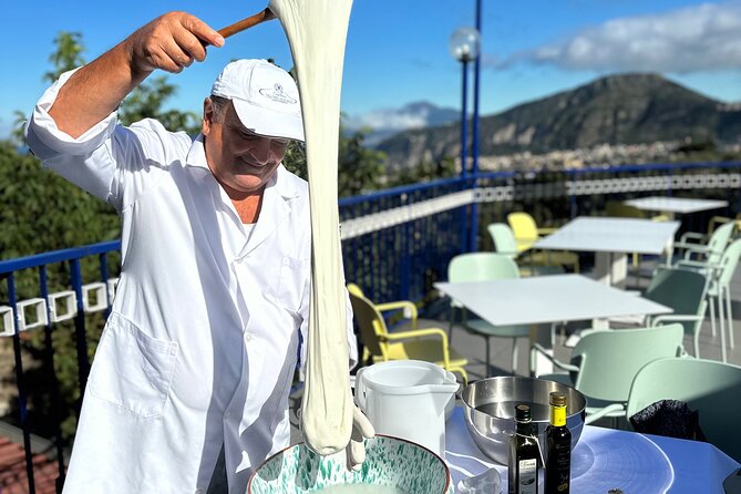 Mozzarella class & more in Sorrento - Meeting Sara at the Sant’Agnello dairy