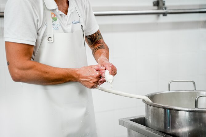 Mozzarella Live Show & Tasting in a Cheese Factory - Who will enjoy this short cheese experience