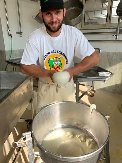 Naples: Mozzarella Experience, Taste of Southern Italy - A garden made for slowing down