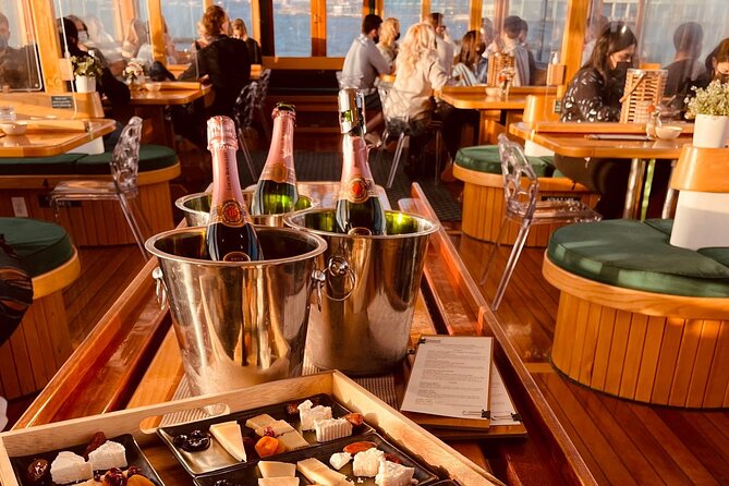 New York City: Champagne, Cheese, Caviar & Sightseeing Cruise - Assigned tables and the feel on board