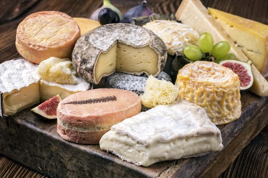 Nice: Tasting of 5 Niçoise and Italian cheeses in a local setting - La Pêche à la Vigne on Rue Cassini