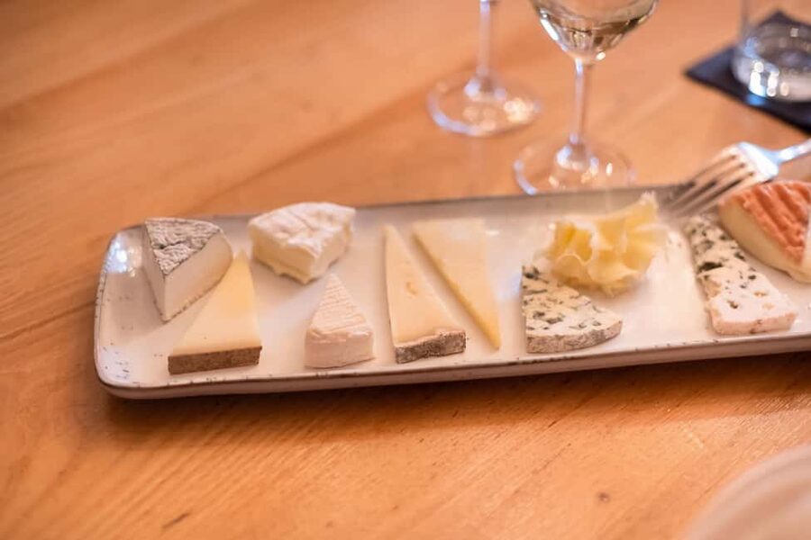Paris: 10 Wines & 10 Cheeses tasting in French - Should you book it?