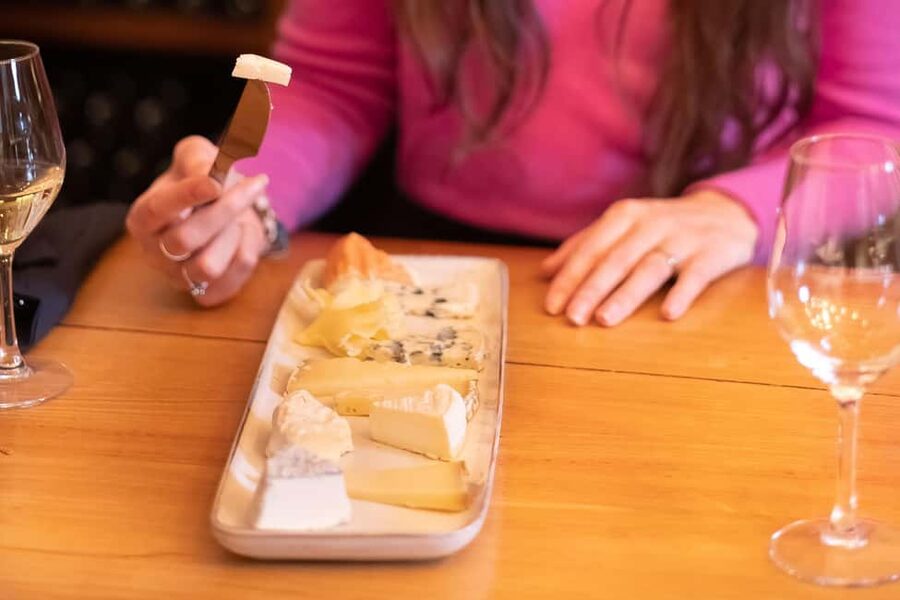 Paris: 10 Wines & 10 Cheeses tasting in French - Ten cheeses selected for the pairings