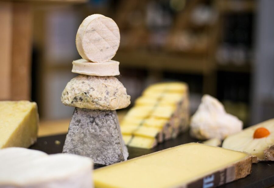 Paris: Cheese and Wine Class in a 17th Century Cellar - Starting on Île Saint-Louis at the Living Cheese Museum