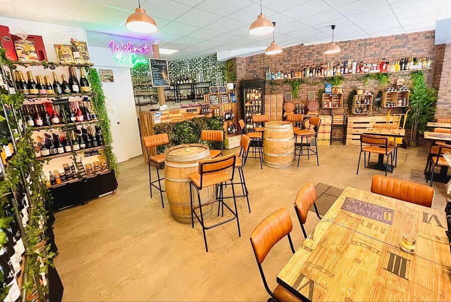 Paris: French wine tasting with cheeses and charcuterie - The sommelier makes the difference