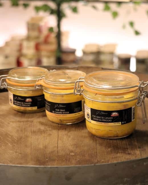 Paris: French wine tasting with cheeses and charcuterie - What happens during the one-hour tasting