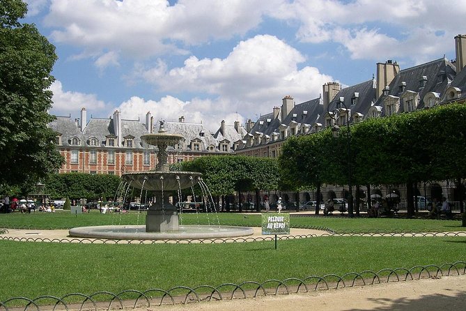 Paris Le Marais Historical Walking Tour with Wine and Cheese Tasting - Aristocratic mansions around Musée Carnavalet