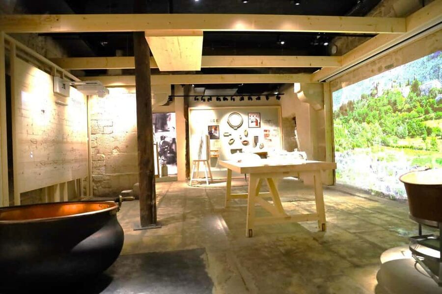 Paris: Living Cheese Museum Guided Tour with Cheese Tasting - Key points at a glance