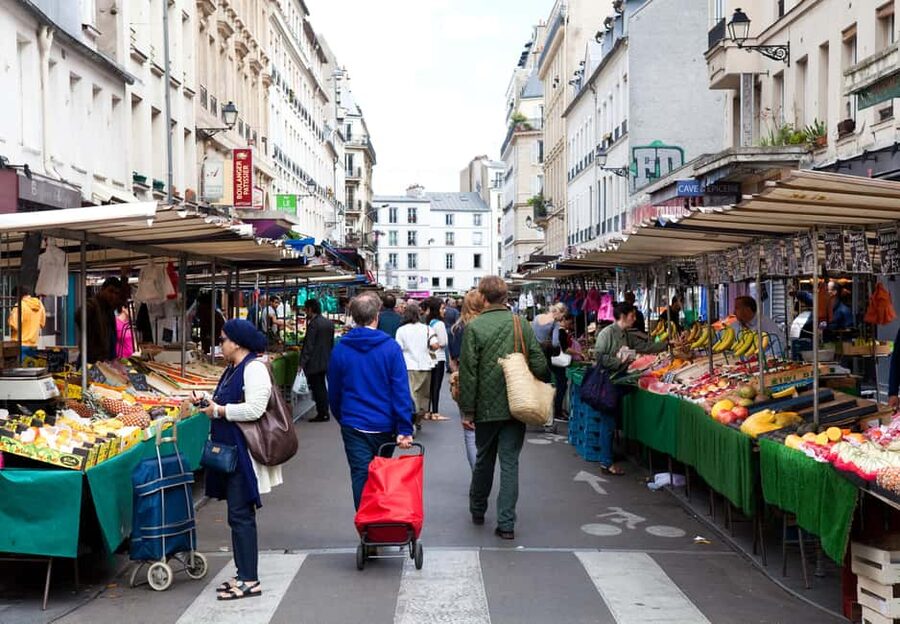 Paris Marais Bike Tour with Cheese & Sweet Tastings - What the guide adds to the experience