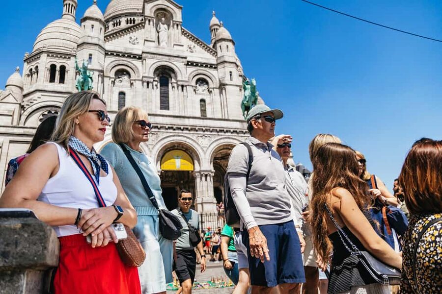 Paris: Montmartre Cheese, Wine & Pastry Guided Walking Tour - The guides make the difference