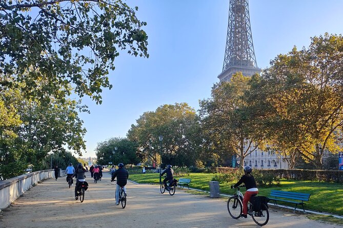 Paris : Private electric bike tour with wine and cheese tasting - Pont Alexandre III and Hôtel des Invalides