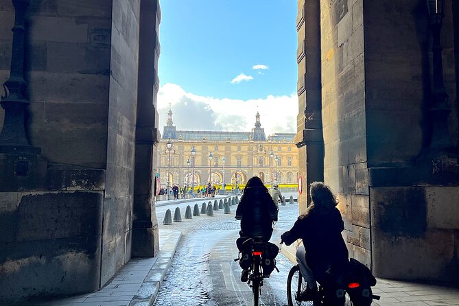 Paris : Private electric bike tour with wine and cheese tasting - The Louvre from the outside