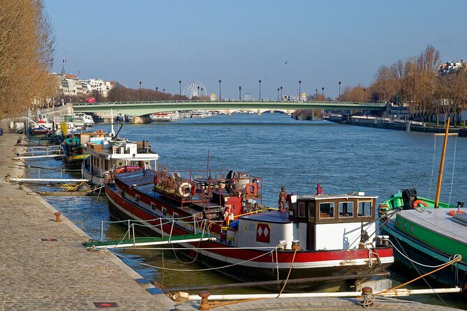 Paris : Private electric bike tour with wine and cheese tasting - Eiffel Tower and the first Seine views