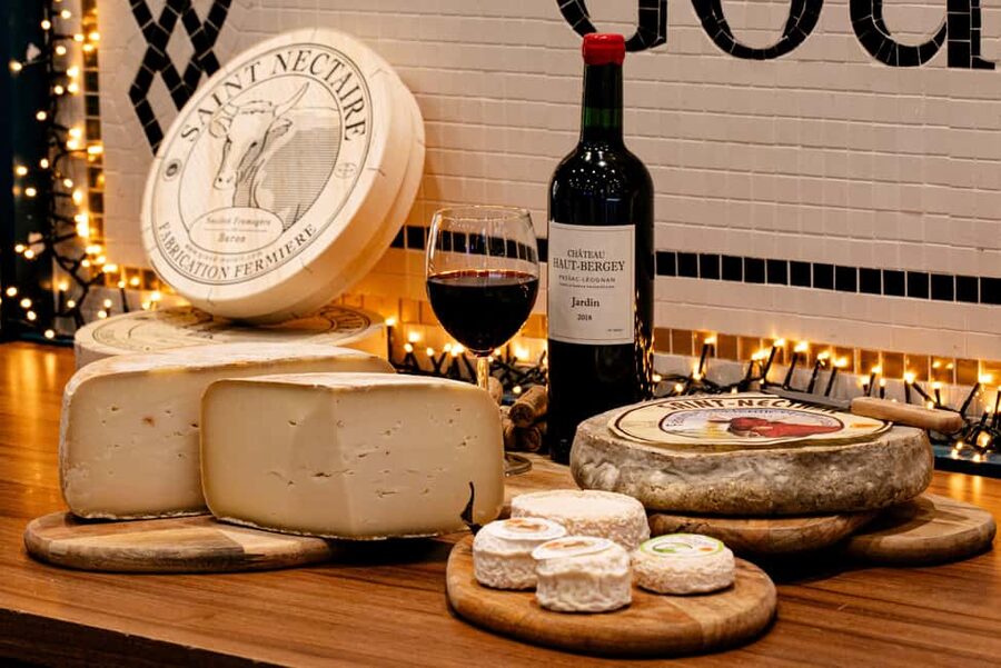 Paris: Tasting of 3 Wine and 3 Cheese - A French tasting in a real neighborhood shop