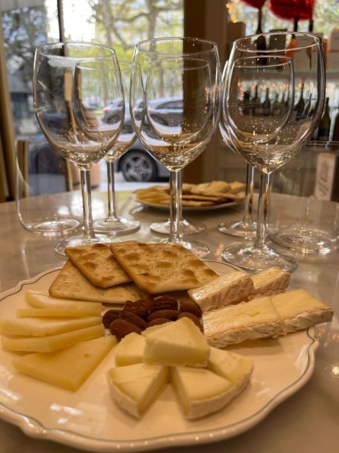 Paris: Tasting of 3 Wine and 3 Cheese - The rosé pairing and the relaxed middle course