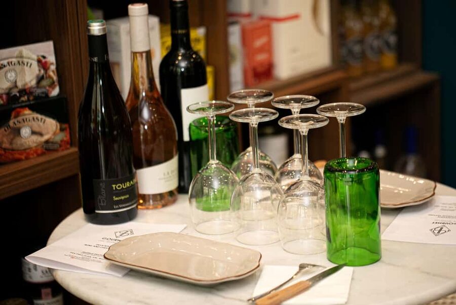 Paris: Tasting of 3 Wine and 3 Cheese - What Alejandra brings to the table