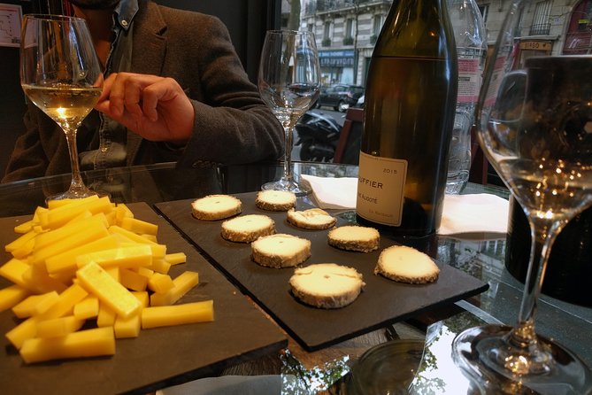 Paris Wine and Cheese Tastings Class near Le Marais - Maps, grapes, and the ground beneath the vines