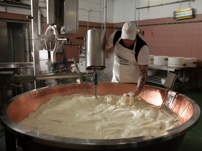 Parmesan Cheese Tour & Tasting in Modena - Following milk through the production room