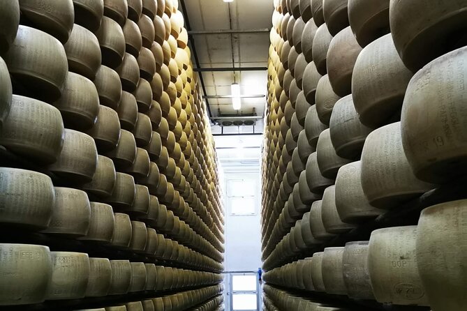 Parmigiano Reggiano, Balsamic Vinegar and fresh pasta tour - Seeing balsamic vinegar at barrel level