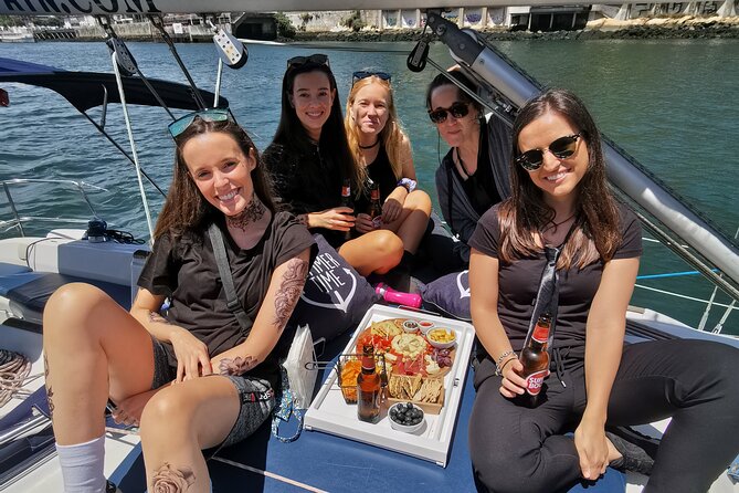 Porto: Wine and cheese tasting on a sailboat on the Douro River - The riverfront views from Cais de Gaia to Jardim do Morro