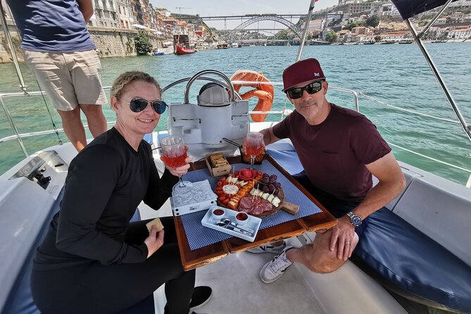 Porto: Wine and cheese tasting on a sailboat on the Douro River - Weather, comfort, and the yacht alternative