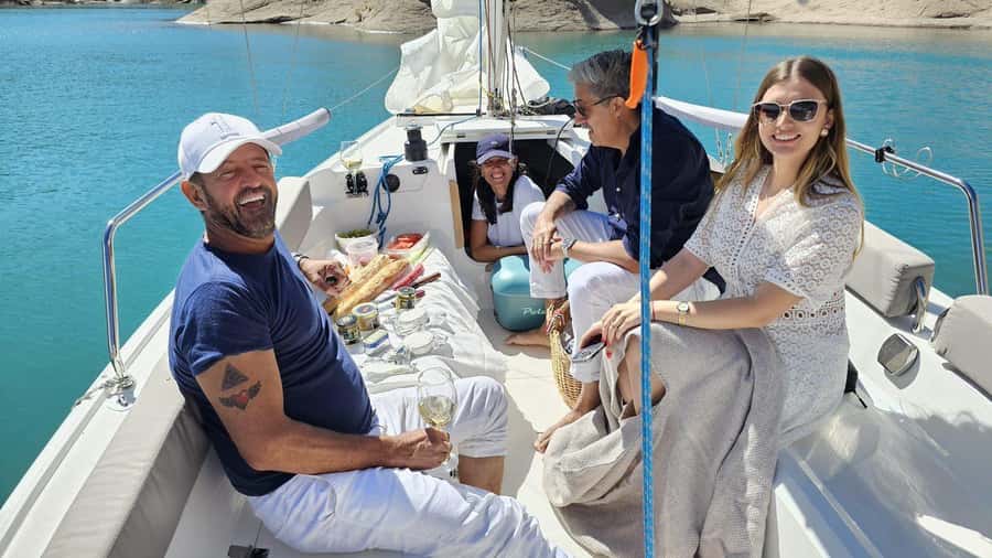 Potrerillos Lake Sailing Tour with Wine and Cheese - Boarding VAIU for 1.5 hours of sailing