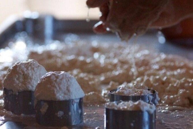 Private Azeitão Cheese Workshop: Wine & Sesimbra from Lisbon - Azeitão lunch break: welcome breathing room