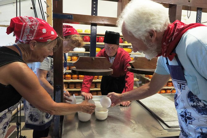 Private Farmhouse Cheesemaking Workshop - Making boerenkaas at Simonehoeve