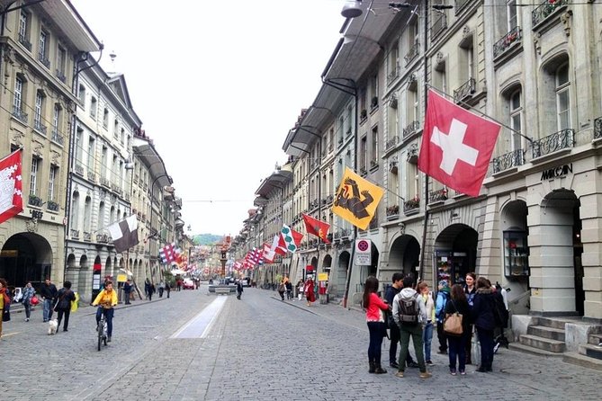 Private Swiss Cheese and Chocolate Tour from Interlaken - The guide can shape the whole experience
