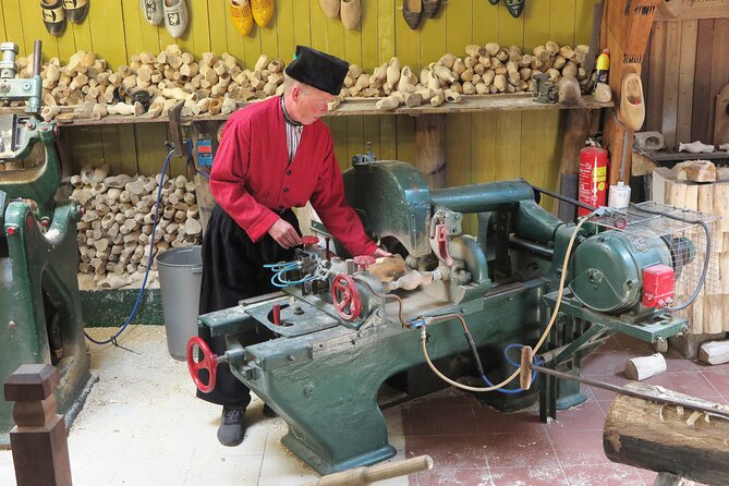 Private Tour of Simonehoeve Cheese Farm and Clog Factory - Watching a clog take shape