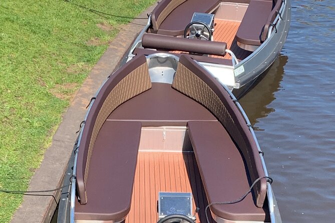Private tour to Giethoorn, the Windmills, Cheese from Amsterdam - A private Mercedes changes the pace