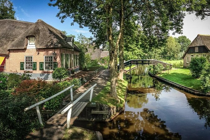 Private tour to Giethoorn, the Windmills, Cheese from Amsterdam - One hour to walk, eat, and slow down