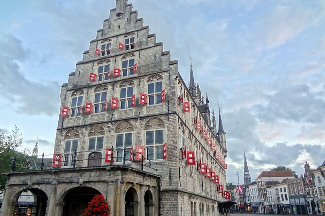 Private Tour to Kinderdijk and Delft / Leiden / Hague / Gouda - Choosing Leiden for courtyards and Pilgrim history