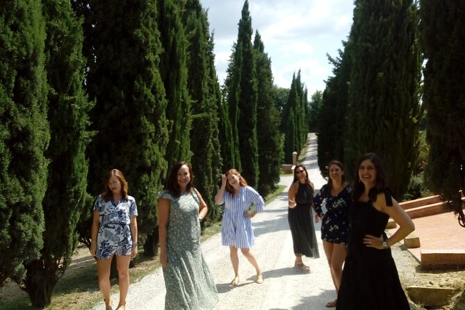 Private tour Wine and cheese a perfect combinations val 'Orcia - Montepulciano begins the tasting with local wine and olive oil