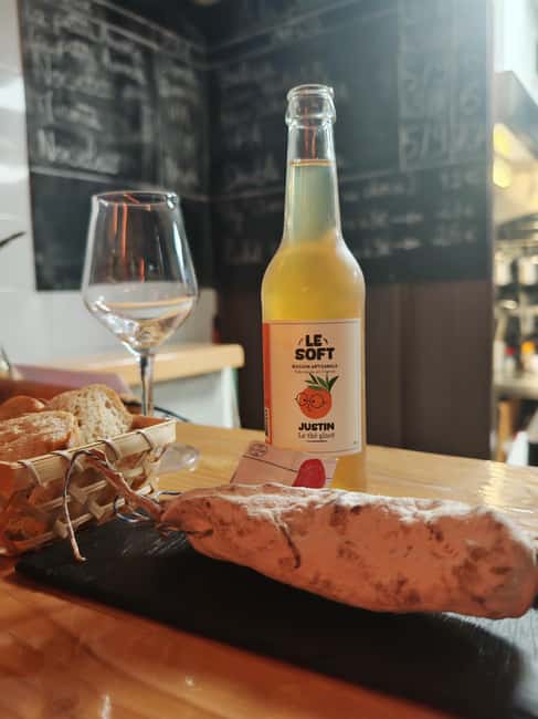 Provençal tasting tour, cheeses and wines in Aix - One hour in the Vieille Ville
