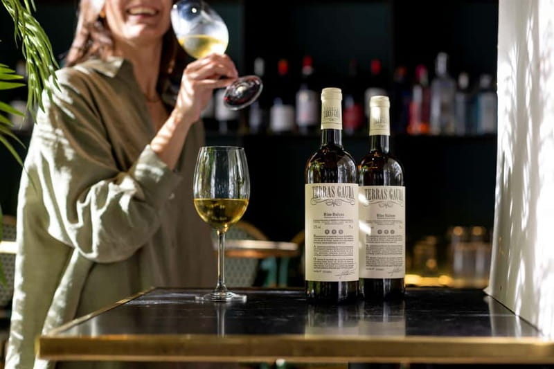 Rías Baixas Albariño Experience: Winery Visit & Cheese - Getting to the winery by bus