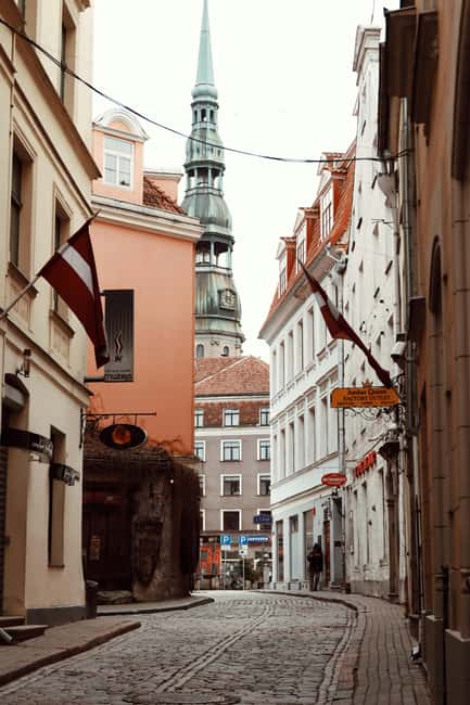 Riga: Old Town Tour with Latvian Wine and Cheese Tasting - Key points to know