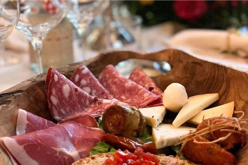 San Gimignano: Tasting of Tuscan Wines and Cheeses - Tuscan wine from white to sparkling
