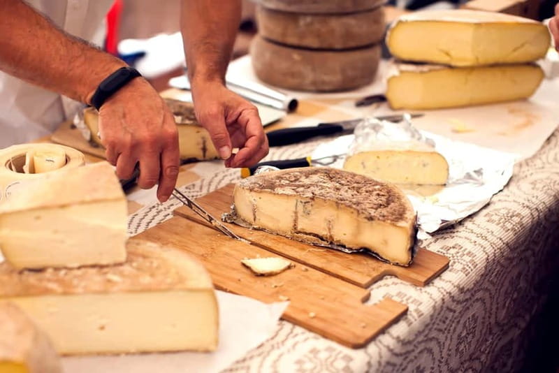 San Gimignano: Tasting of Tuscan Wines and Cheeses - Five cheeses and the pairing lesson