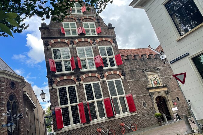 Self-Guided Walking Tour of Gouda: Canals, Colonies, and Cheese - A liquor store and the city’s lost breweries